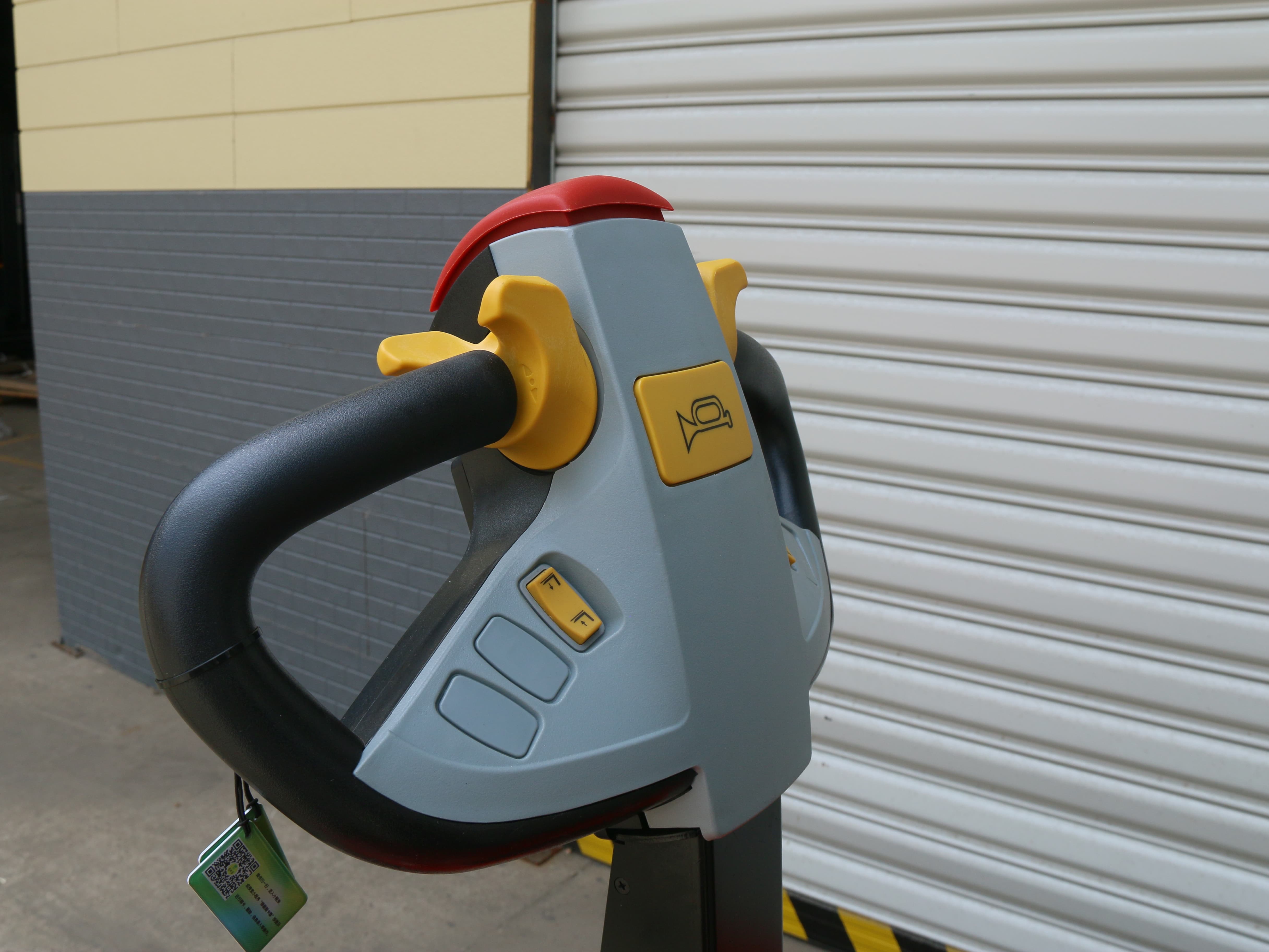 Intelligent operating handle