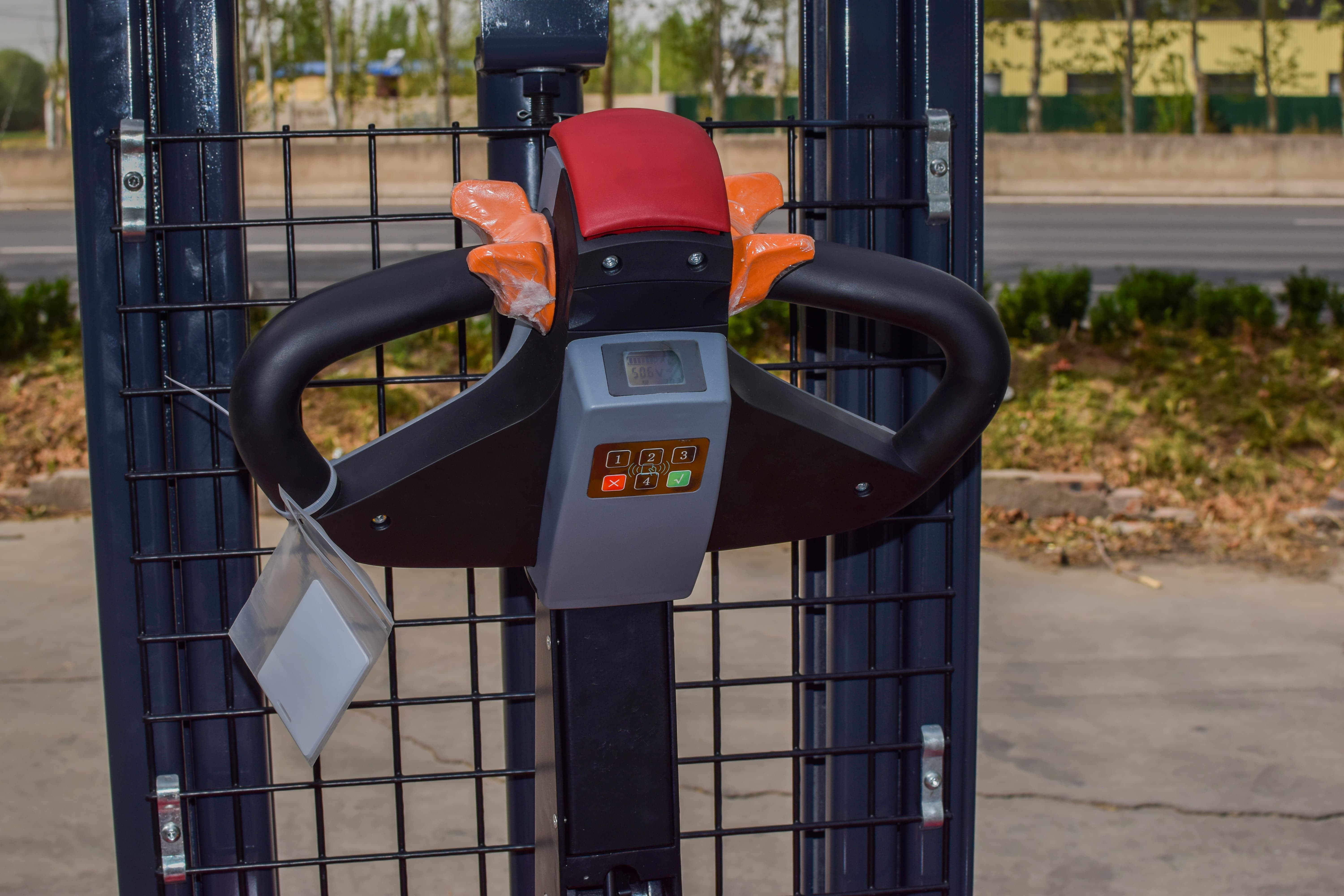 Intelligent operating handle