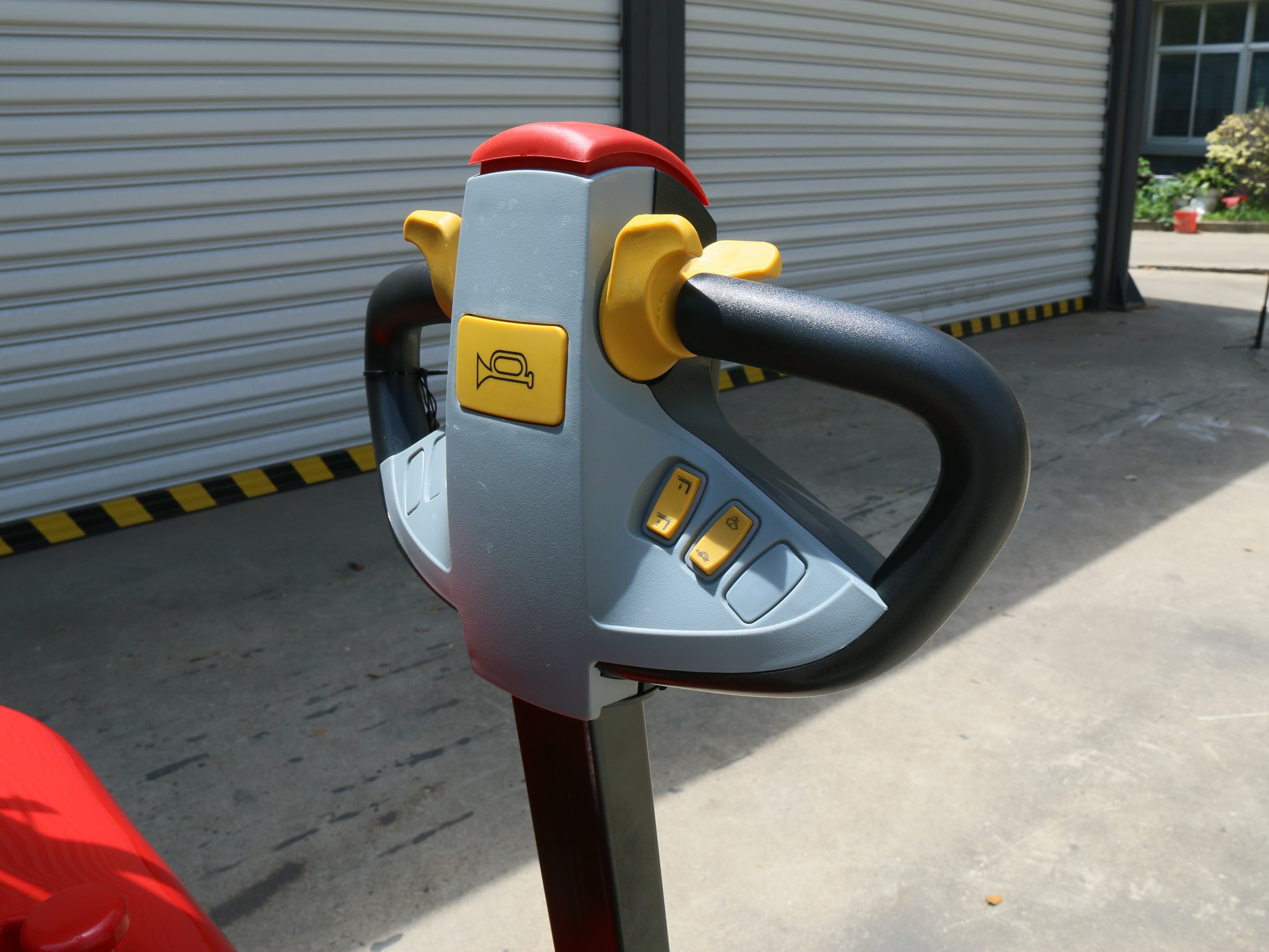 Intelligent operating handle